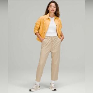 NWOT Lululemon Stretch High Rise Cropped 23” in Trench Size 6